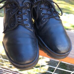 Men’s sz 11 Ecco lace up leather shoes.